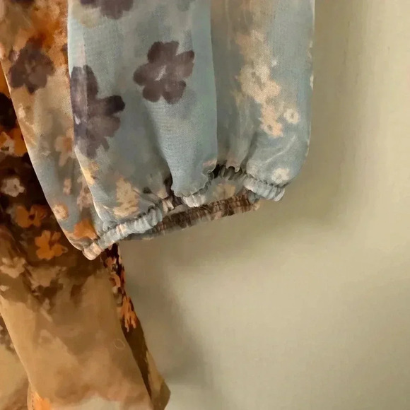 Fall floral boho top with opening in the back size S Lily Rose - Picture 5 of 7